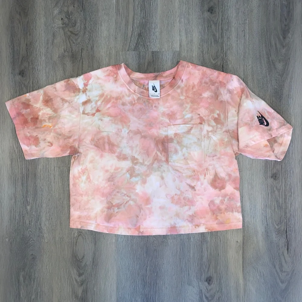 💫 Nike REMXD CUSTOM - Cropped Pocket Tee - S 💫 - Picture 1 of 5